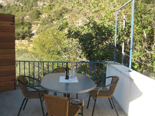 Hostal Apartments Bako Komiza