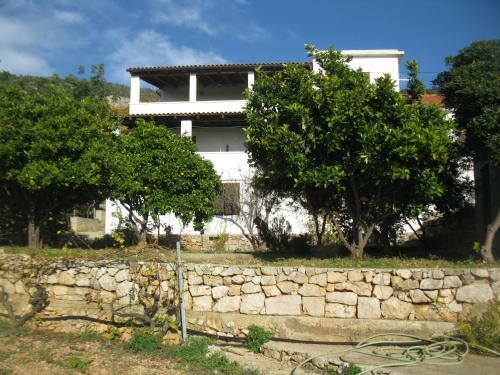Hostal Apartments Bako Komiza