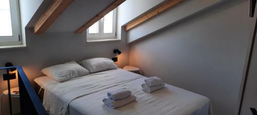Hostal Apartmani Ceratonia Komiza
