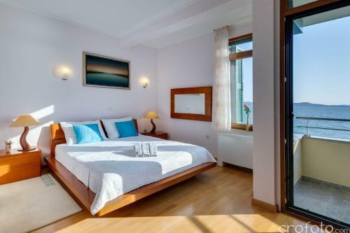 Super Luxuri�se Villa Directly On The Sea