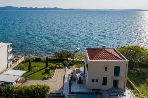 Super Luxuri�se Villa Directly On The Sea