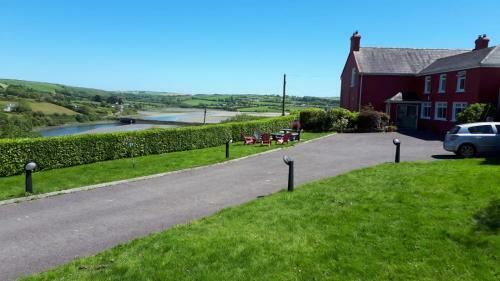 Bridgeview Farmhouse Bed And Breakfast