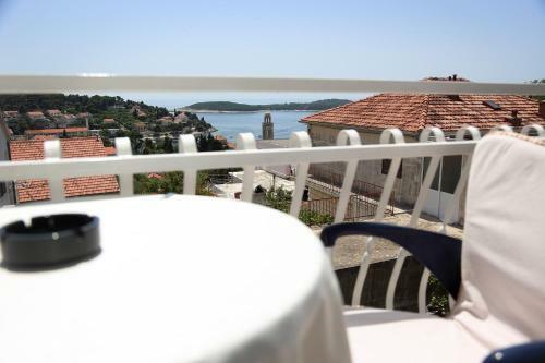 Hostal Tanya-apartments And Rooms
