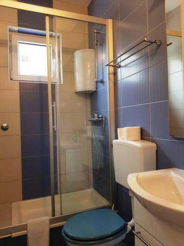 Hostal Tanya-apartments And Rooms