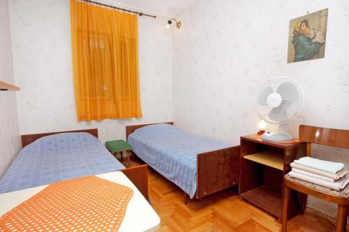 Apartments With Wifi Hvar - 5690