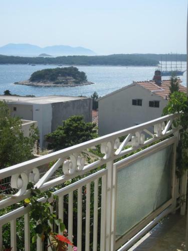 Apartmani Kre?i? 1 Hvar