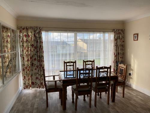 Cozy Seaside Home,3 Minute Walk To Village/beach
