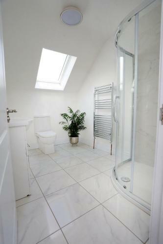 Luxury 6 Bedroom Spiddal Villa, Jacuzzi, Balcony