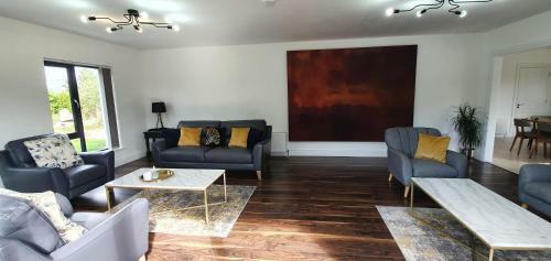 Luxury 6 Bedroom Spiddal Villa, Jacuzzi, Balcony