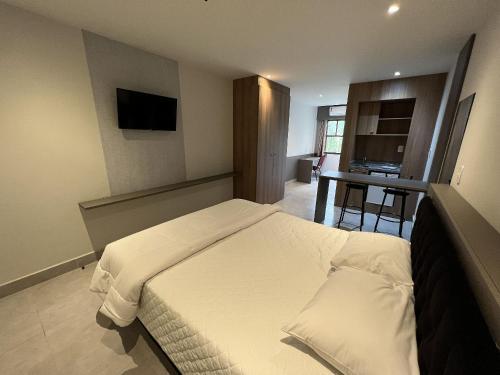Quarto Em Hotel Novo Em Mury/caf� Da Manh� Incluso!