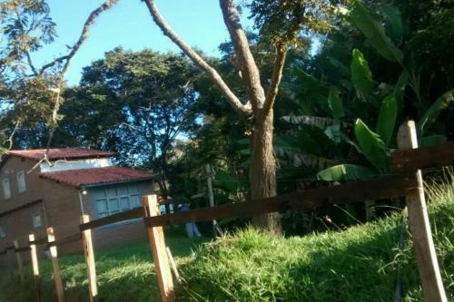Chal� No Bosque E Cachoeirinha, Centro De Passa Quatro