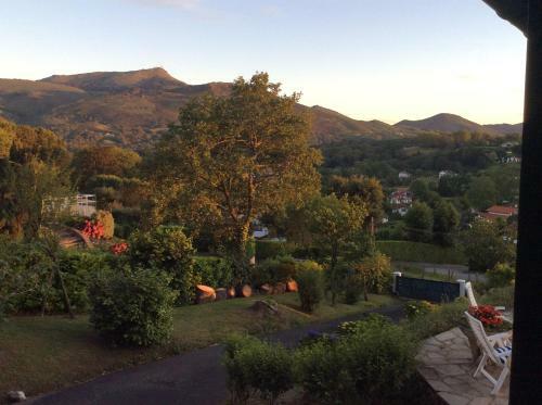 Hostal Guest House Maison Iratzean