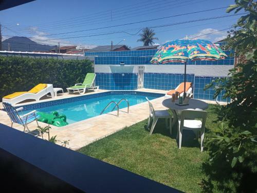 Casa T�rrea Com Piscina � 100 Mts Da Praia