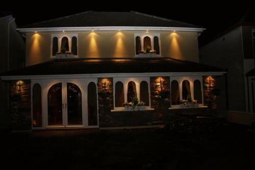 Hostal Lake Lodge Guesthouse
