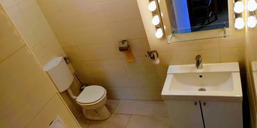 �rval�nyhaj Home Apartman