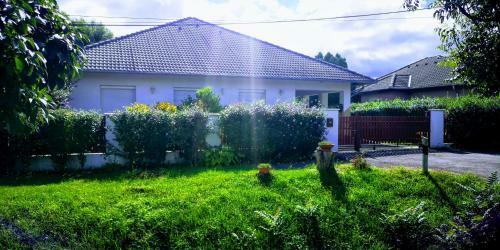�rval�nyhaj Home Apartman