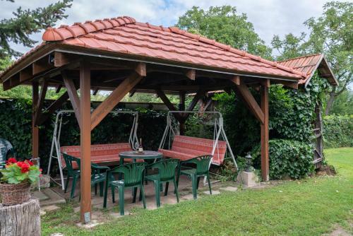 Hostal Nyugalom Apartman Hercegk�t
