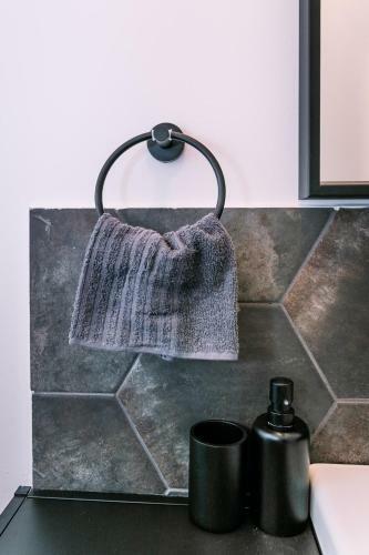 B15 - Wood&black Apartman