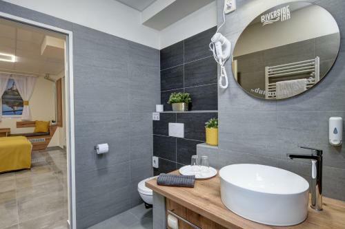 Hostal Riverside Inn - Dunaparti �lom