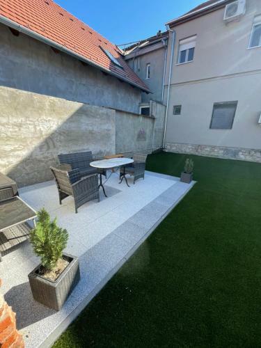 Holiday Apartmanh�z