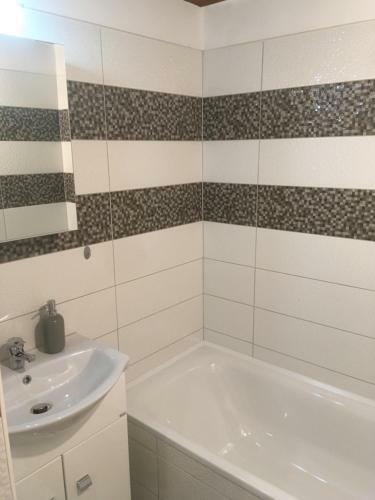 M�ra Apartmanh�z