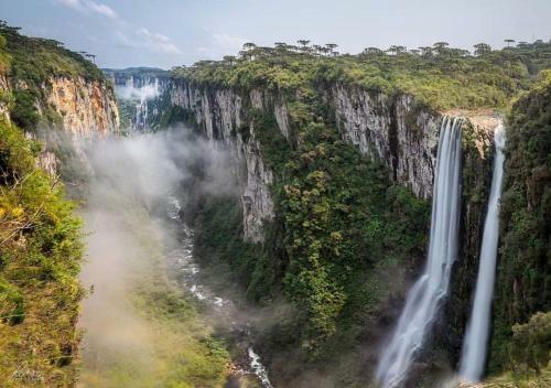 Chal� Dos Canyons