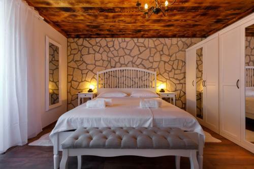 Rustic Apartment Evelin