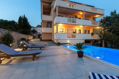 Apartments With Pool Ivana Krk