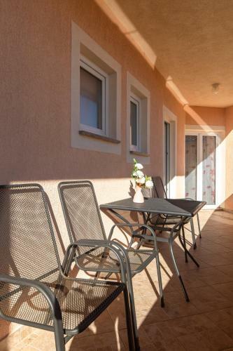 Apartments With Pool Ivana Krk
