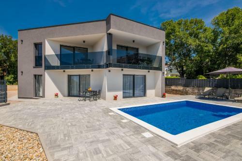 Apartments Villa "aurea" With Pool