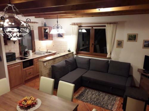 Hostal Cseresznyevir�g Vend�gh�zak