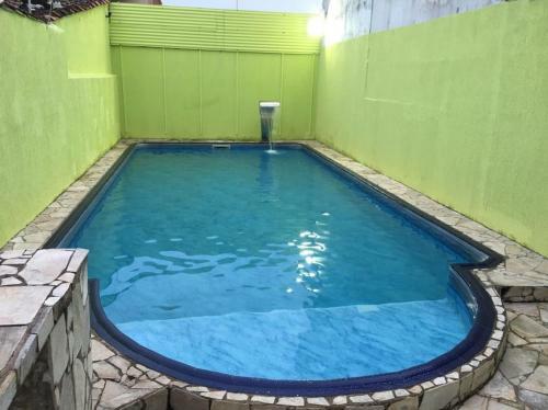 Casa Com Piscina � Menos de 100 Metros Da Praia