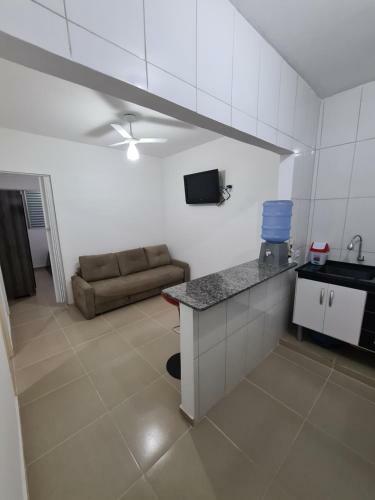Apartamento Kit�o Com Quarto 50mts Do Mar