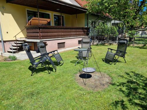 Gy�ngyvir�g Apartman Lenti