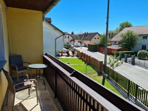 Gy�ngyvir�g Apartman Lenti