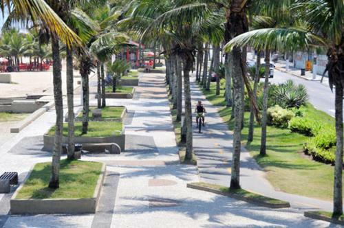 Belo Apartamento Ha 50m Da Praia