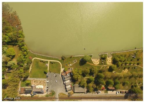 �va Apartman, Helikon-liget