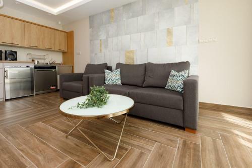 Royal Cafe Apartman