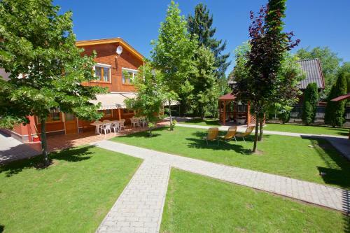 Zoli Apartmanok-br�dy 51-53