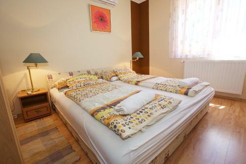 Zoli Apartmanok-br�dy 51-53