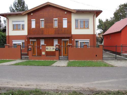 Zoli Apartmanok-br�dy 51-53