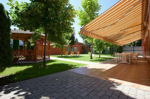 Zoli Apartmanok-br�dy 51-53