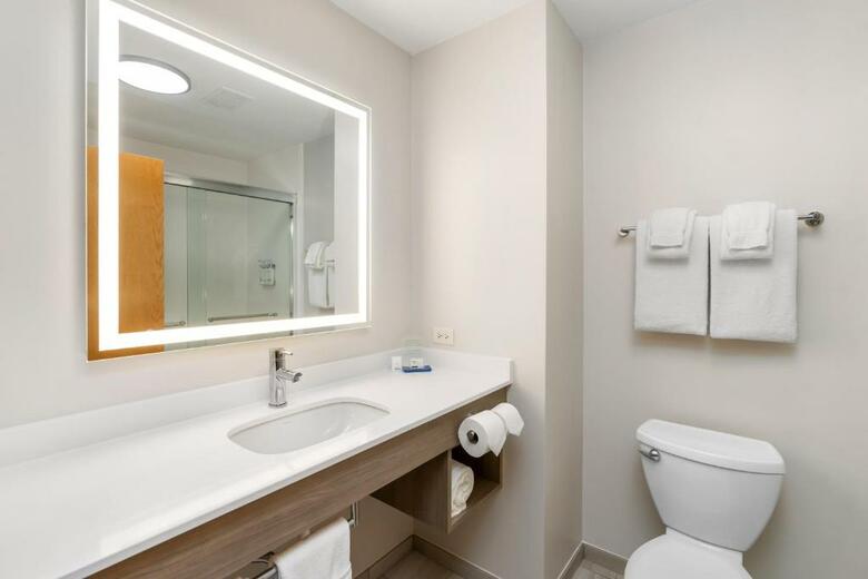 Hotel Holiday Inn Express Peru-lasalle Area