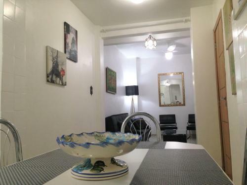 Apartamento Edificio Alone Com Terra�o Na Quadra Da Praia, Espa�oso E Silencioso