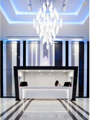 Hotel Crystal Suites