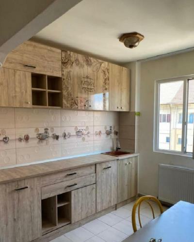 Apartament Cu Doua Camere Zona Centrala