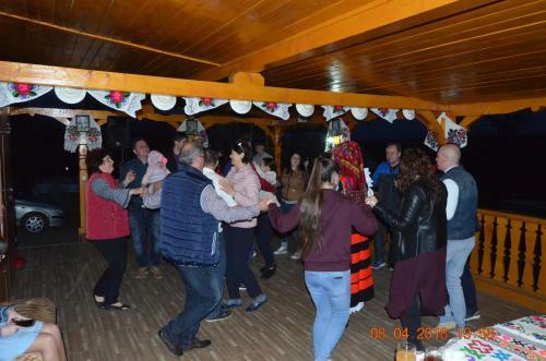 Hostal Pensiunea Crinul Alb