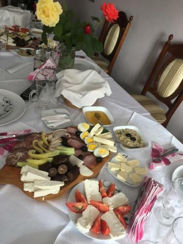 Hostal Pensiunea Crinul Alb