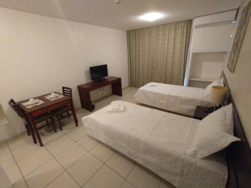 Hotel Athenas Multiempresarial, 611