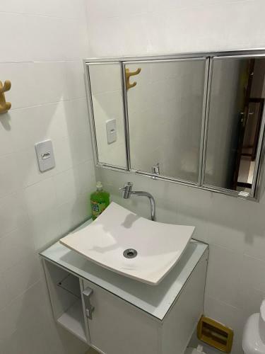 Casa 4/4(Amplos), Cond. Fechado Com Piscina-150m2